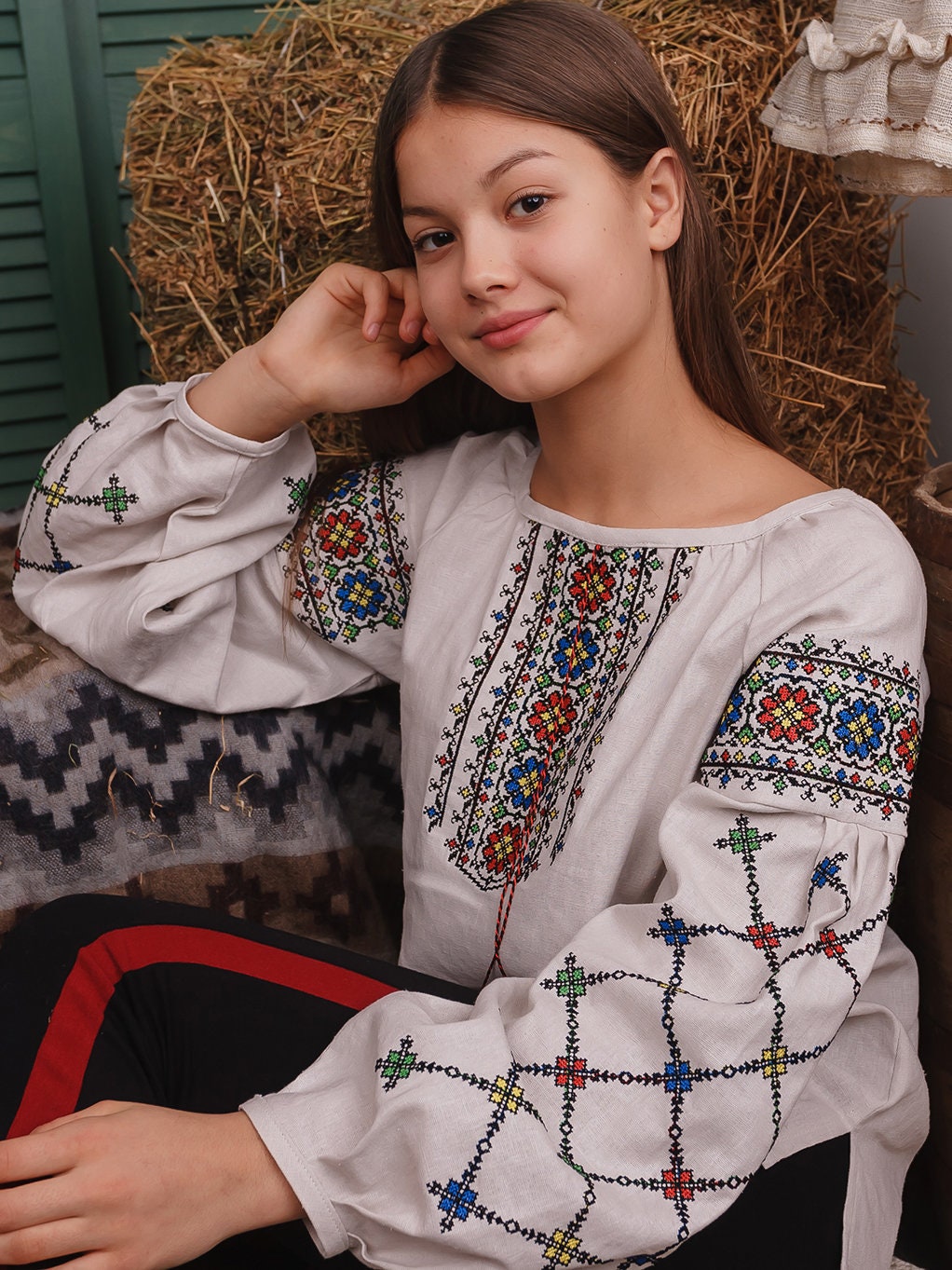 meisje vyshyvanka blouse blouse met blauw borduurwerk Oekraïens linnen shirt kinderen Kleding Meisjeskleding Tops & T-shirts Blouses Witte traditionele geborduurde Oekraïense blouse voor meisjes 