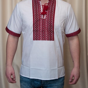 ¡PRECIO DE VENTA REDUCIDO! Camisa ucraniana bordada para hombres. Talla M Vyshyvanka, bordado tradicional ucraniano. Ropa de Ucrania. Camisas populares