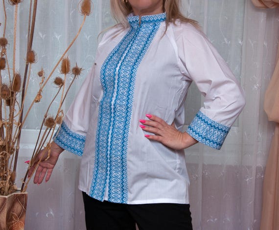Blusa ucraniana vyshyvanka bordada en azul para Camisa
