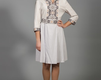Vyshyvanka dress. Folk etnostyle Linen Beige Dress. Fashion embroidered dress. Ukrainian Women's dress wedding dress. 刺しゅうドレス Bohemian dress