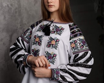 Embroidered Floral Blouse. Women vyshyvanka. Ukrainian embroidered women's blouse Ethnic Women's Shirtt. Ukrainian clothes. ウクライナの刺繡