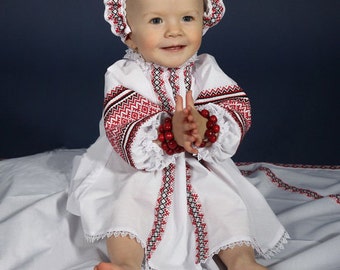 Conjunto para recién nacido: vestido bordado, gorro, kryzhma. Disfraz folklórico infantil de algodón. Traje de recién nacido Vyshyvanka. Conjunto bautismal ucraniano para bebé.