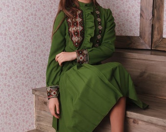 GREEN Vyshyvanka dress, Ukrainian cross-stitch embroidered dress, Stylish dress. Вышитое платье крестиком Family Look etnostyle ウクライナの刺繍