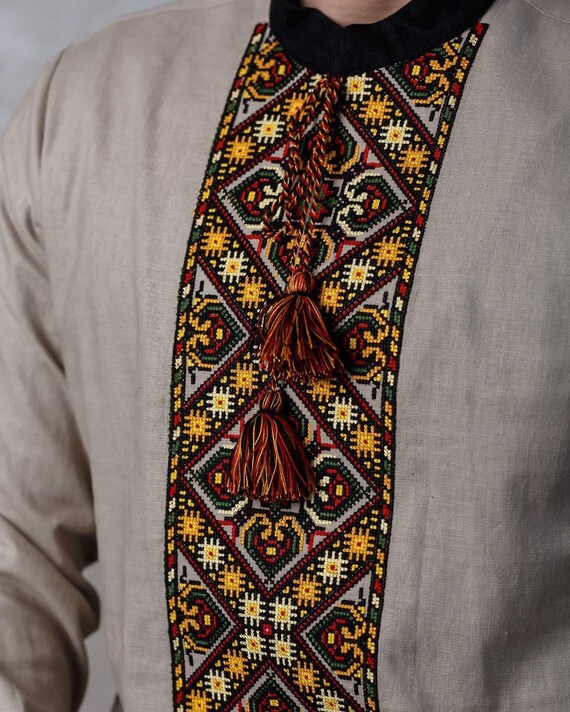ウクライナの刺繍入りシャツ、ウクライナの服ヴィシヴァンカ ウクライナの刺繍入りシャツ、ウクライナの服ヴィシヴァンカ