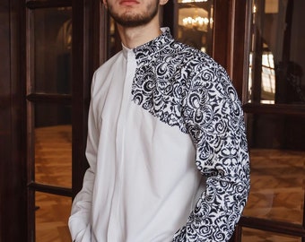 Ukrainsk broderad skjorta. Herr vyshyvanka. Skjorta för honom. Broderad vit skjorta med svart broderi, traditionell sorochka.