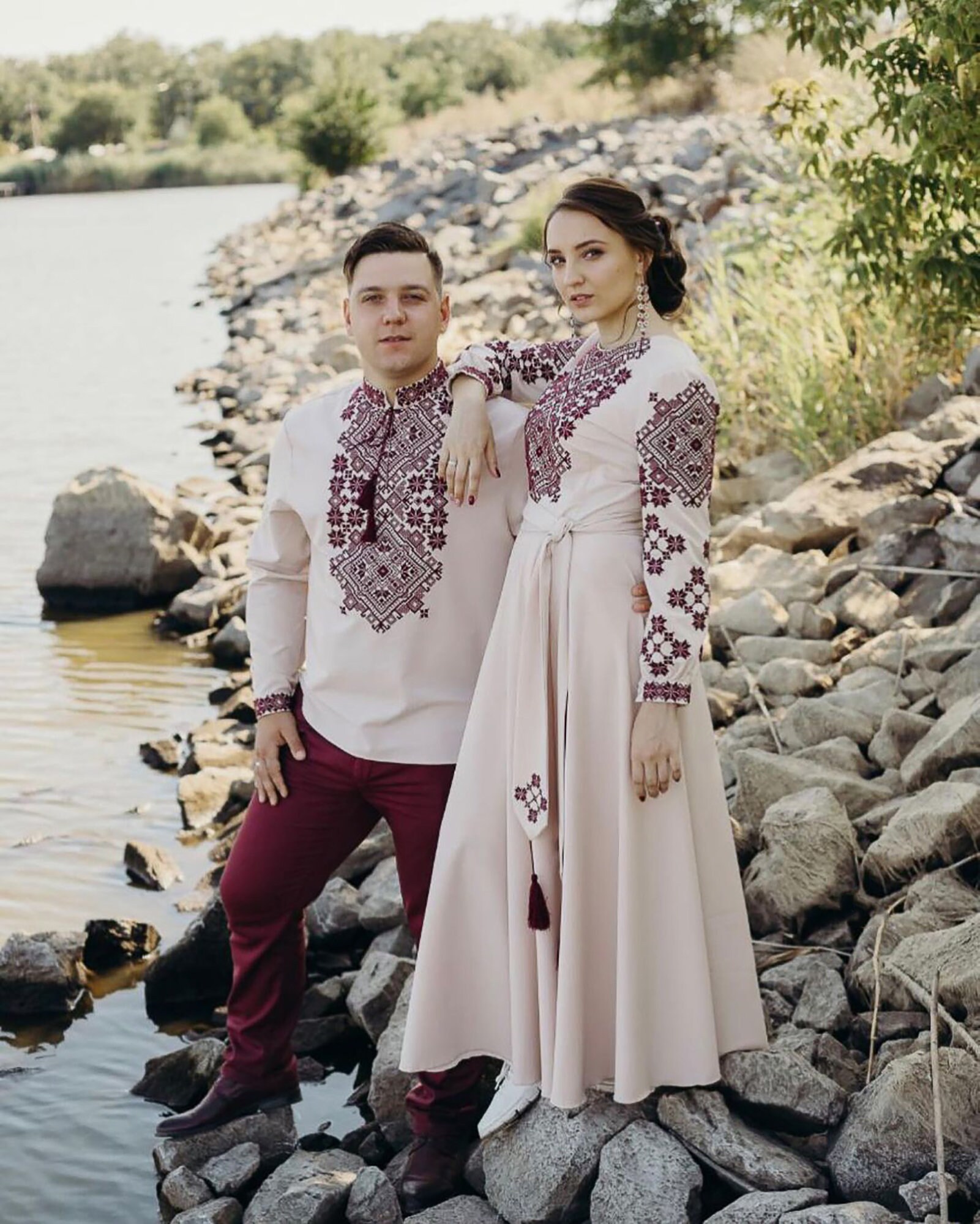 Vyshyvanka ウクライナのドレスとシャツ、ウクライナの刺繍入り Vyshyvanka ウクライナのドレスとシャツ、ウクライナの刺繍入り