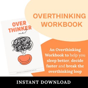 Può includere: Una copertina di un quaderno di esercizi bianca intitolata OVERTHINKER me? con un disegno a linee nere di una persona con una testa a forma di scarabocchio aggrovigliato. Il testo OVERTHINKING WORKBOOK appare in grandi lettere arancioni.