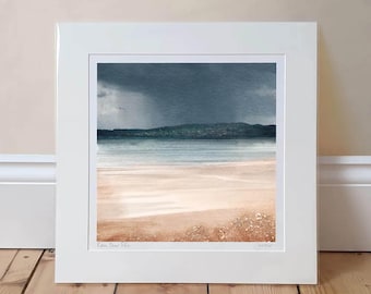Lluvia sobre Fife: Impresión artística giclée firmada de una playa escocesa