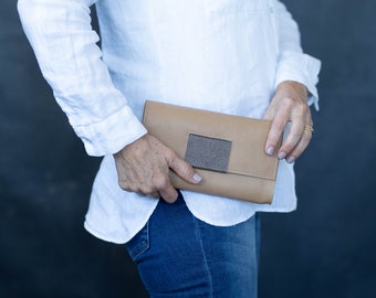 Monedero de mujer de cuero marrón, monedero de embrague bronceado, billetera de embrague marrón, cartera de mujer pequeña linda, billetera de embrague de solapa, monedero de cuero