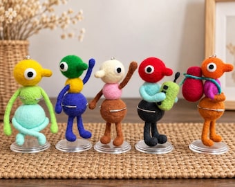 Handmade Needle Felted Big Walk Inspired Figurine, Custom Color Game Character, Wool Hanging Ornament, Gamer Gift, 7–8 cm