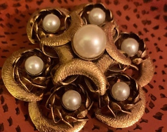 Broche vintage en grappe de perles - (années 1950)