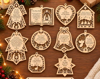 Puede incluir: Una colección de diez adornos navideños de madera cortados con láser en formas variadas como estrellas, corazones, campanas y libros, grabados con escrituras religiosas y escenas de natividad. Un letrero de madera muestra el texto PDF EPS DXF AI SVG.
