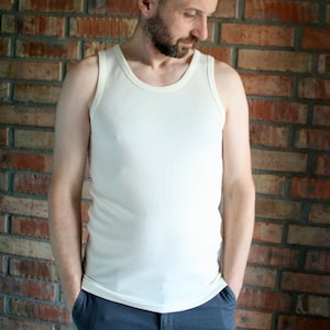 Merino Wolle / Seide ärmelloses T-shirt. Bio Tanktop für Herren, gepunktet. A-Shirt.
