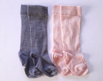 Chaussettes hautes pour bébé en laine mérinos. Chaussettes d'automne pour enfants. Chaussettes d'hiver chaudes pour bébés.