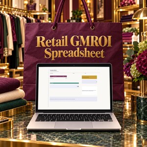 Könnte beinhalten: Ein silberner Laptop, der eine digitale Tabelle mit dem Titel Inventory Return anzeigt, steht vor einer dunkelvioletten Einkaufstasche, auf deren Vorderseite der goldene Text Retail GMROI Spreadsheet in fetter Serifenschrift gedruckt ist.