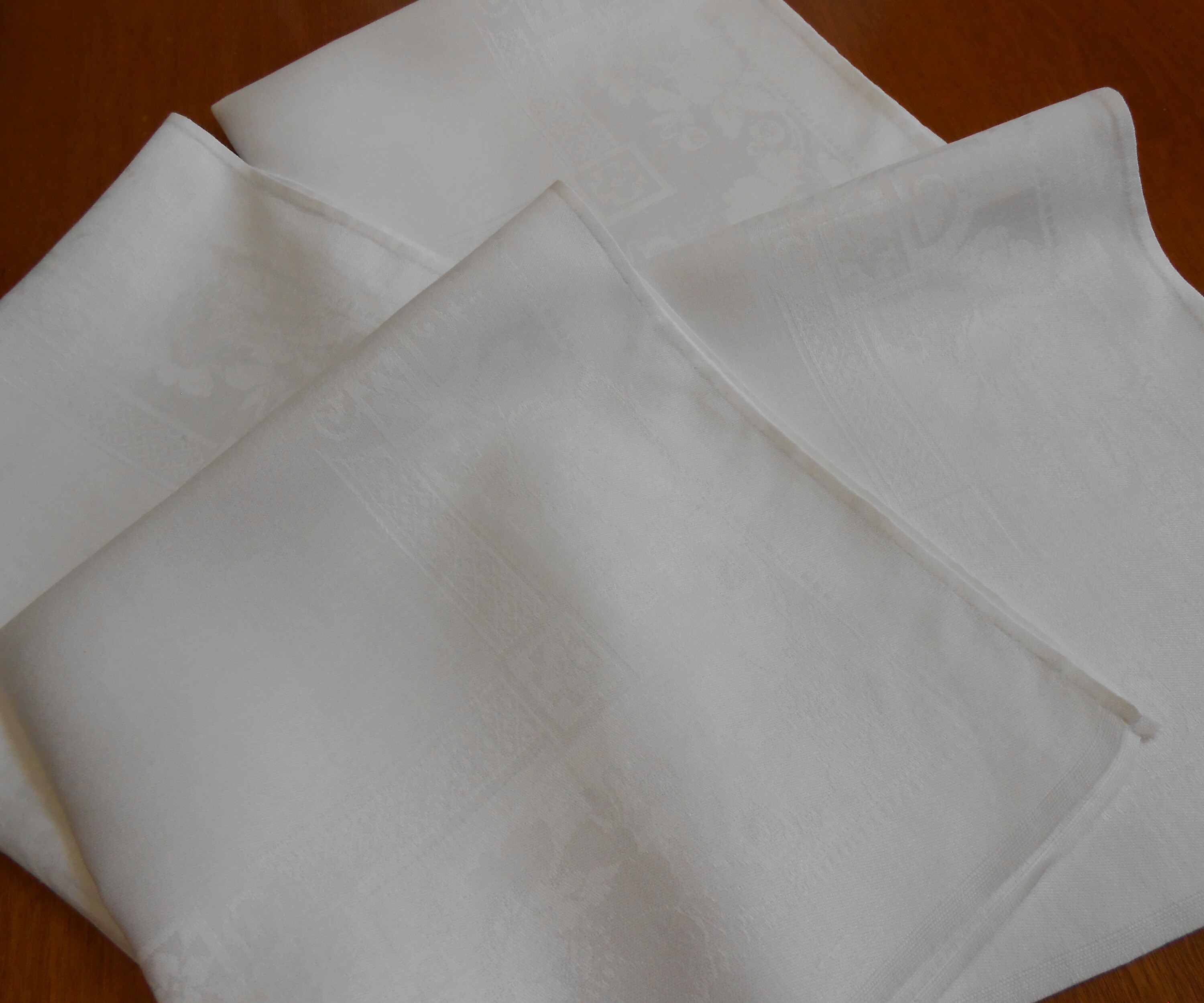 4 Linen Napkins Vintage White Damask Floral Dinner Size Napkin Etsy