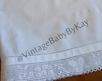 Grape Design Crochet Lace Trimmed White Pillowcase, Vintage Cotton Bed Linens, Modern Farmhouse, Grandmillennial