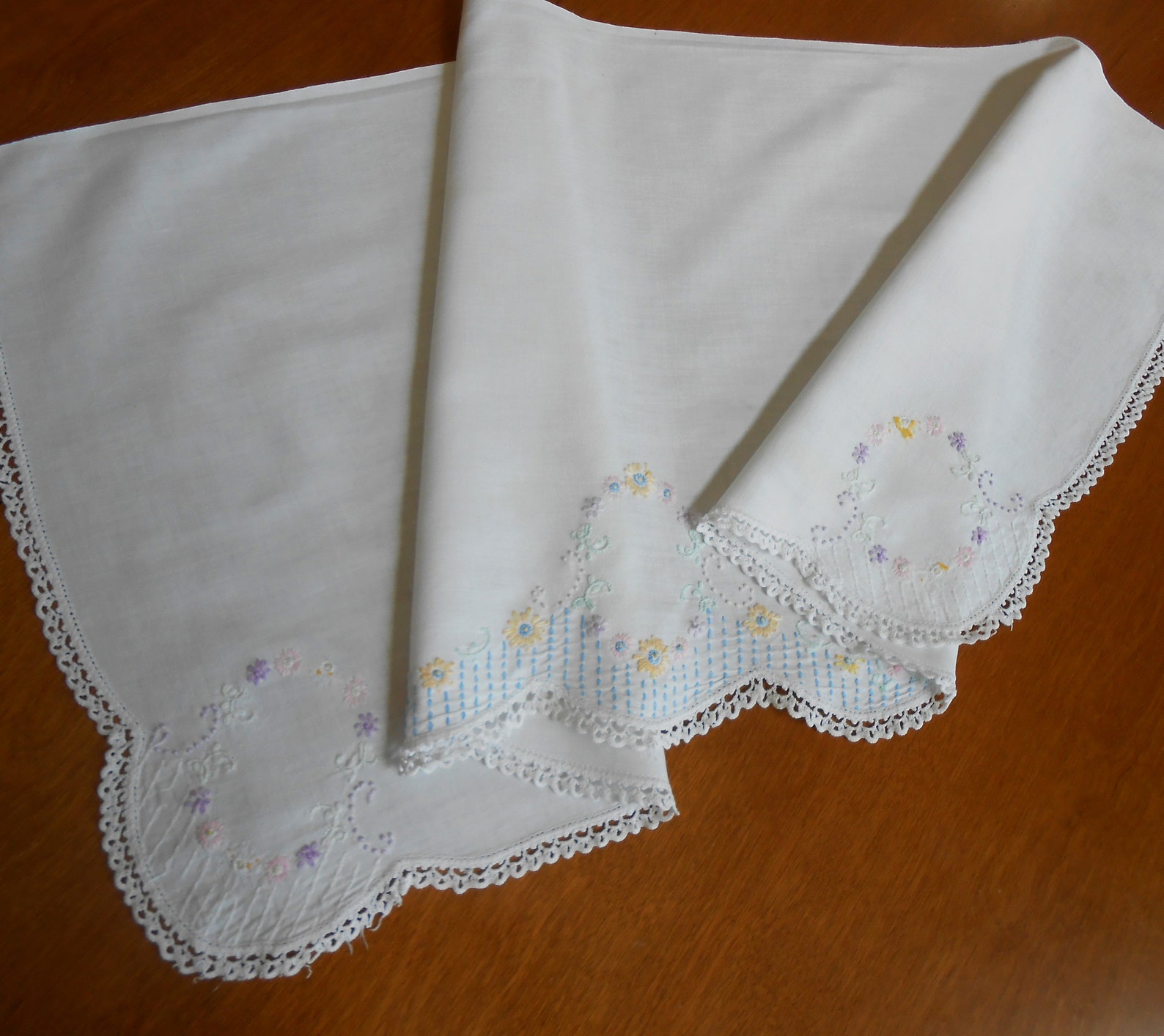 Embroidered Dresser Scarf Vintage White Cotton w Crochet Lace Etsy