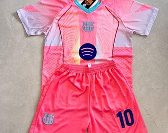 Conjunto de fútbol infantil rosa Lamine Yamal #10, equipación de fútbol de visitante rosa de 2 piezas para niños pequeños y jóvenes del Barcelona, regalo para aficionados del Barça, tallas 16-30.