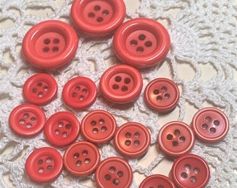 21 tonos rojos vintage surtidos de botones, tamaños de 7/16" a 3/4/8", muchos juegos