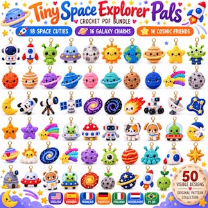 Pode incluir: Uma coleção de padrões de crochê intitulada Tiny Space Explorer Pals, apresentando 50 designs coloridos incluindo planetas, estrelas, foguetes, alienígenas e personagens espaciais com fechos de metal dourado para pendurar como berloques.