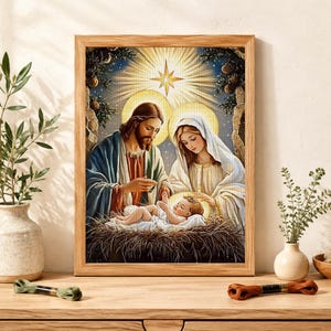 Peut inclure: Une peinture diamant encadrée représentant la Nativité avec un homme barbu en robe bleue et une femme portant un voile blanc regardant un bébé dans une crèche. Une étoile brillante brille au-dessus sur un fond bleu foncé.