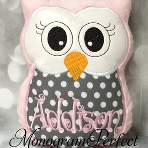ADDISON - Déjà personnalisé - Coussin compagnon de lecture hibou rose clair et gris à pois, peluche - (prêt à être expédié)