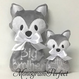 Ensemble poupée grand frère/petit frère renard gris et hochet