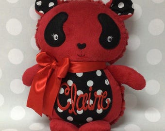 Claire jest już spersonalizowana na tej pluszowej lalce Panda Bear