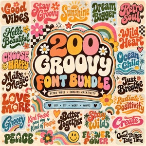 Op de afbeelding: Een digitale grafische collectie getiteld 200 Groovy Font Bundle met diverse kleurrijke zinnen zoals Good Vibes, Stay Groovy, Sunshine, Dream Bigger, Retro Soul, Hello Beautiful, Wild Heart, Choose Happy, Ocean Child, Make Magic en Love More.