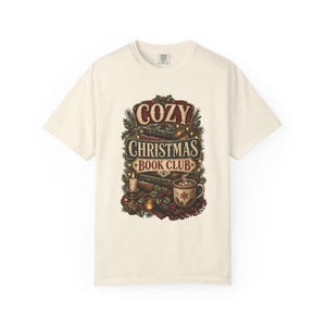 Camiseta acogedora para club de lectura navideño / Regalo para amantes de los libros, camiseta de lectura navideña, camiseta para lectores navideños imagen 2