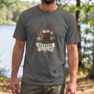 T-shirt van de Yuletide Reading Society | Cadeau voor boekenliefhebbers, kerstshirt voor lezers, T-shirt voor de feestdagen met leesthema afbeelding 7
