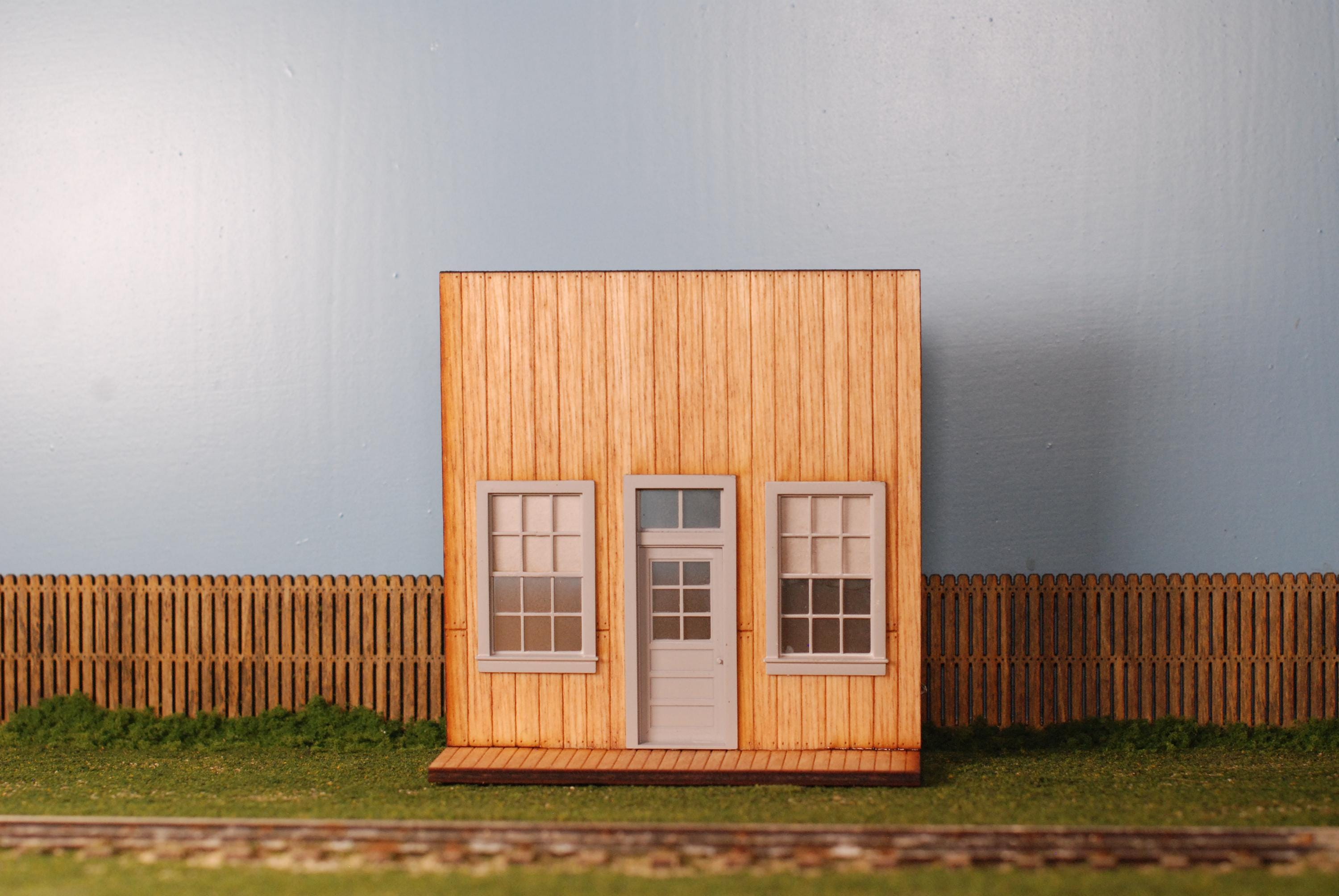 thumbnail interactive-video image 1 of TRACKSIDEFLATS #353 O Scale Handmade Old Apartment Building #2 – Model Railroad Barn/Diorama 1 of 3