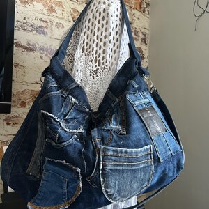 Grand sac fourre-tout upcyclé en jean Levi's, Sac besace patchwork denim fait main, Sac épaule original écoresponsable, Création unique