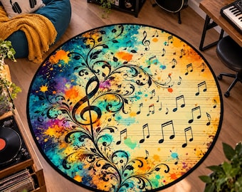 Op de afbeelding: Een rond vloerkleed met een levendige aquarel-achtergrond in blauwe, paarse en oranje tinten. Het ontwerp bevat zwarte muzieknoten en een grote vioolsleutel verweven met ingewikkelde, wervelende bloemrijke rankpatronen.