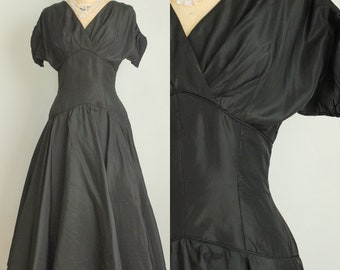 Vintage 1950's Black Taffeta Party Dress. Dropped Waist. Full Skirt. V Neckline. Size Extra Small