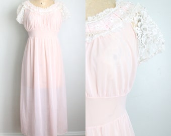 Vintage 1940's Pale Pink Nightgown. Lace Sleeves. Maxi length. Size