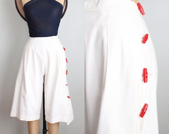 Vintage 1970's White Gaucho Pants. Red Toggle Side Buttons. Size Medium