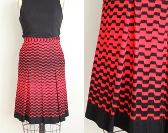 Vintage 1970's Red Black Zig Zag Wool Knit Pleated Skirt. Knee Length. 29 Waist. Size Medium