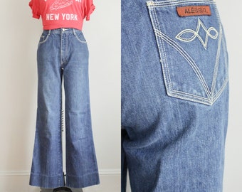 Vintage 1980's Alessio Jeans. Medium Wash. High Rise. Flared Leg. 30 Waist. Size Large