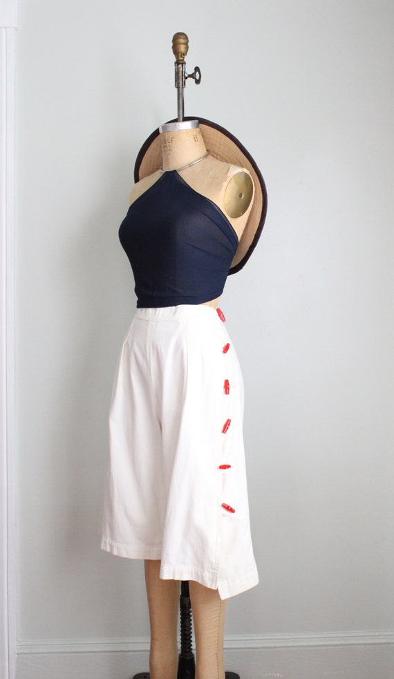 Vintage 1970's White Gaucho Pants. Red Toggle Sid… - image 9