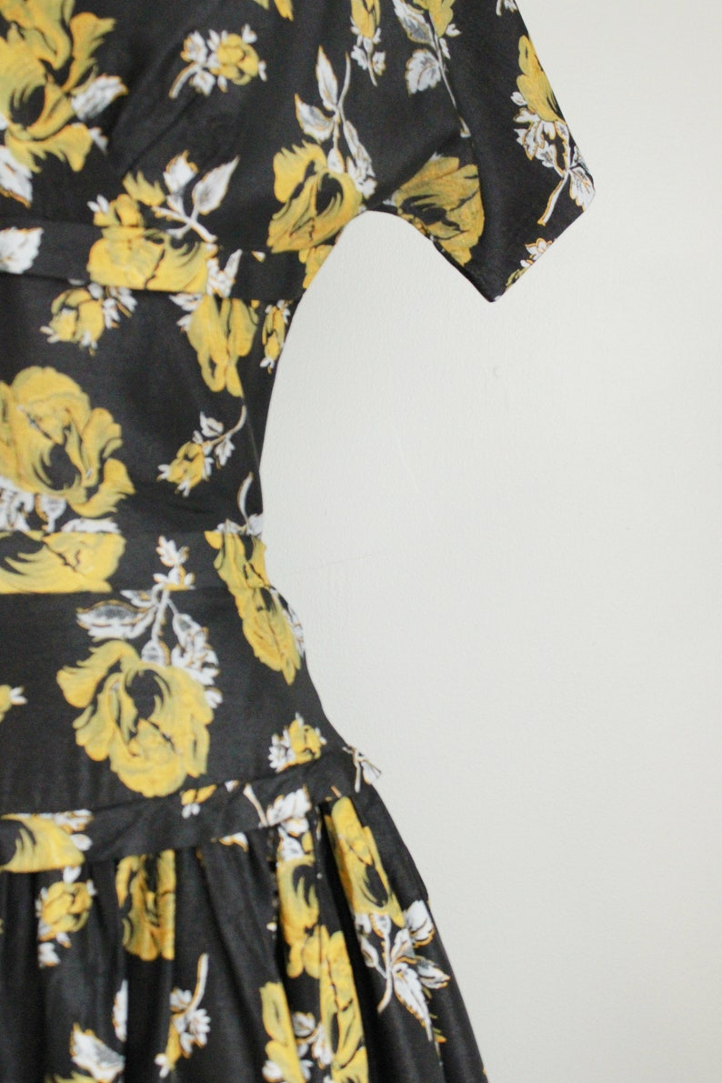 Vintage 1950's Yellow and Black Floral Print Dress. Fit n Flare. Bow Tie Back. Size Extra Small. XS image 5