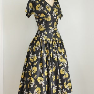 Vintage 1950's Yellow and Black Floral Print Dress. Fit n Flare. Bow Tie Back. Size Extra Small. XS image 3