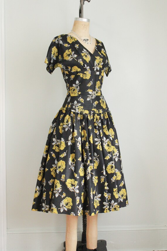 Vintage 1950's Yellow and Black Floral Print Dres… - image 3