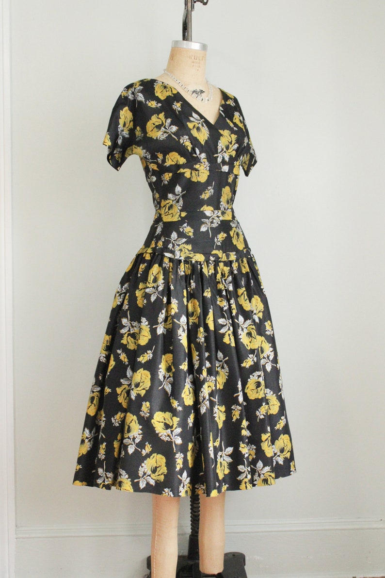 Vintage 1950's Yellow and Black Floral Print Dress. Fit n Flare. Bow Tie Back. Size Extra Small. XS image 3