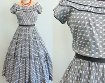 Vintage 1950's Gray Tiered Dress / Floral Print  / Full Circle Skirt / Size XS / Small