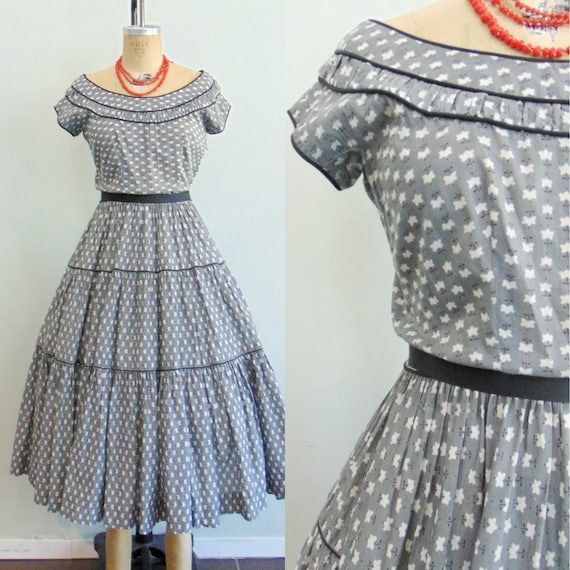 Vintage 1950's Gray Tiered Dress / Floral Print  … - image 1