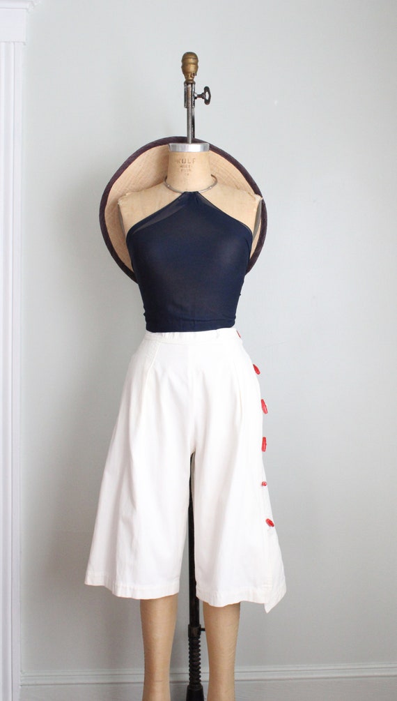 Vintage 1970's White Gaucho Pants. Red Toggle Sid… - image 4