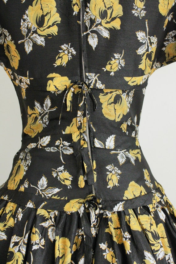 Vintage 1950's Yellow and Black Floral Print Dres… - image 8