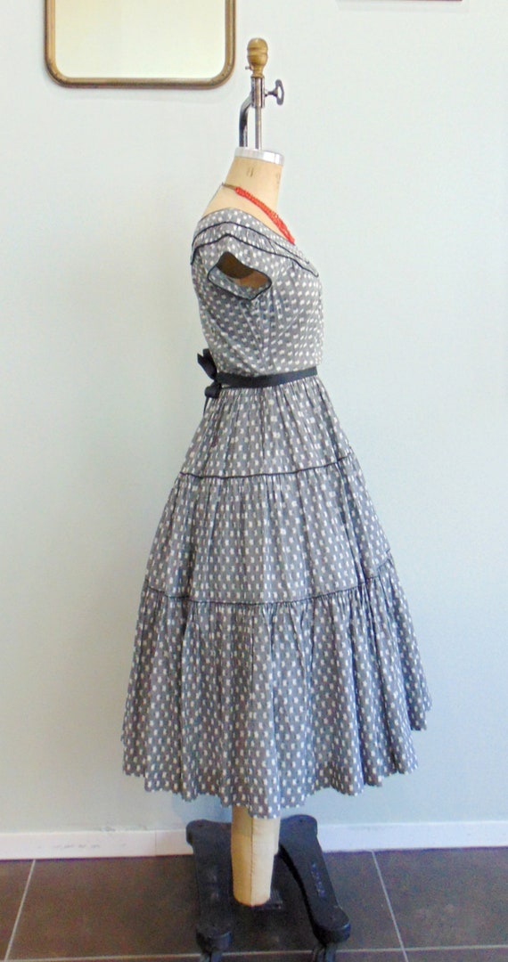 Vintage 1950's Gray Tiered Dress / Floral Print  … - image 3